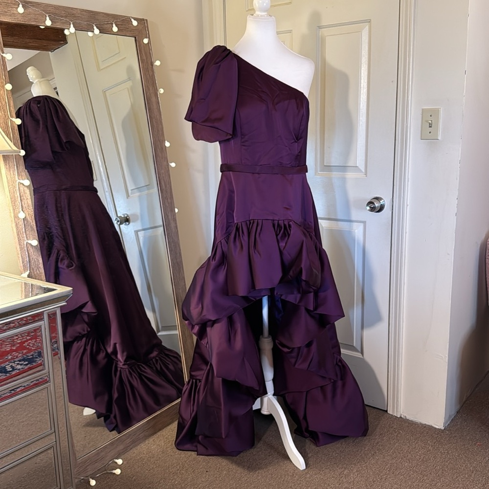 MAC DUGGAL
High Low Gown with Statement Bow - Picture 4 of 13